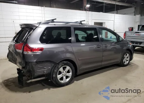 2011 Toyota Sienna Le z USA, uszkodzony, nr VIN 5TDKK3DC8BS096632